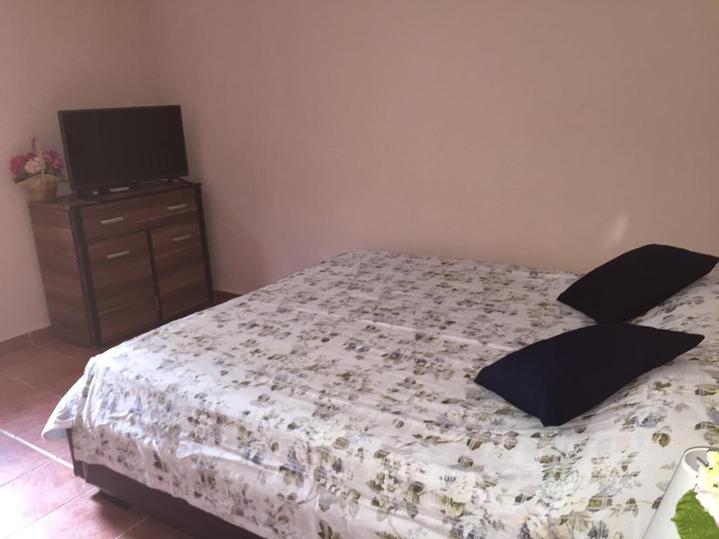 Apartments Ant Будва Екстер'єр фото